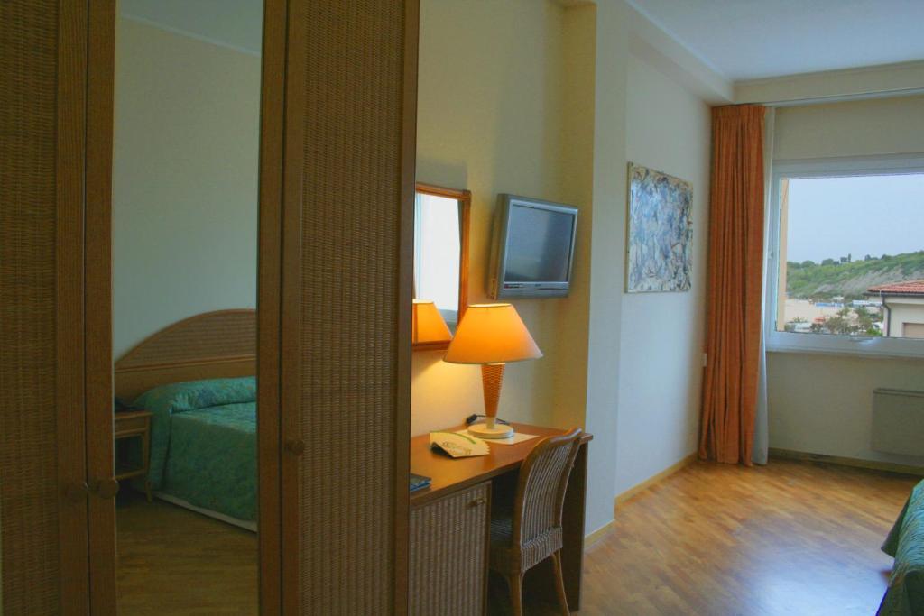 Hotel Scogliera Numana Habitación foto